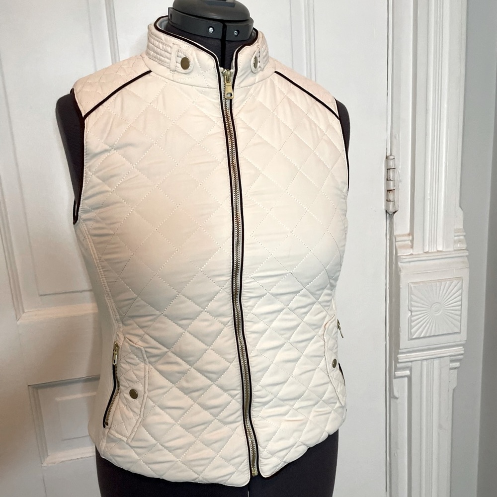 Love Tree zip up quilted vest w/ dark brown piping and gold details